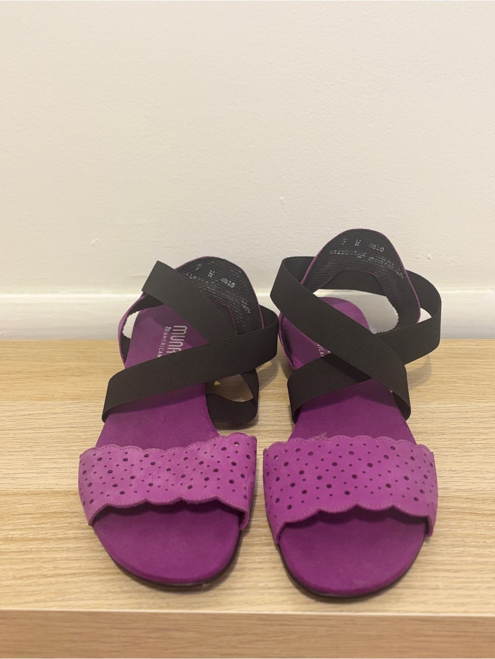NWOB Munro American "Lacy" Perforated Comfort Sandals - Women's Size 9 W